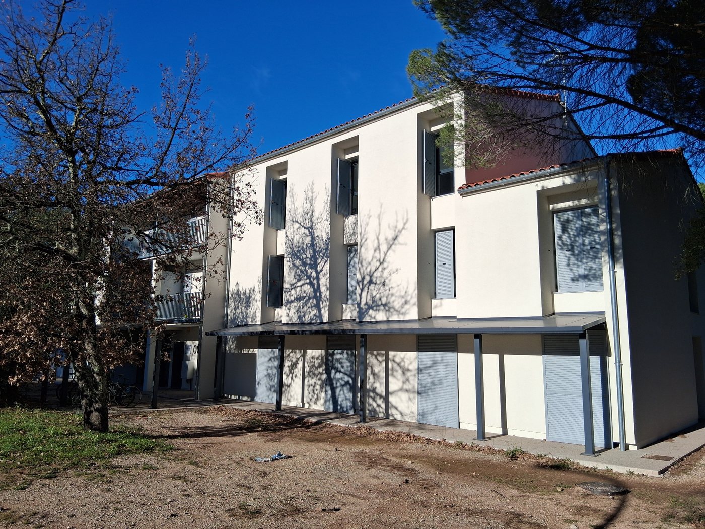Réalisation de menuiseries extérieures SEM ALU sur un bâtiment collectif